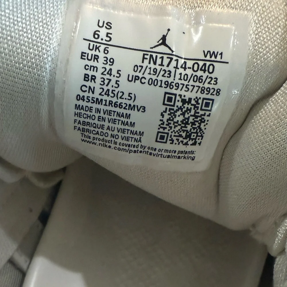 Nike. Air Jordan Zion 3 M.U.D. SE 'Light Bone'. Size 6.5.